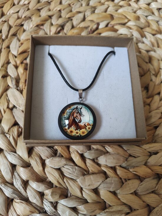 Collier en bois cheval 