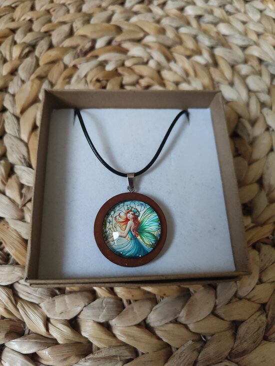 Collier en bois fée 