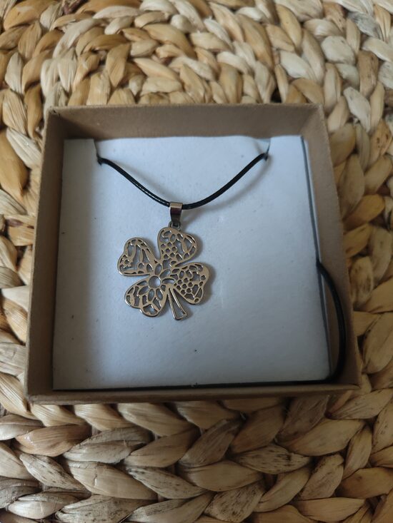 Collier en acier inoxydable trèfle 