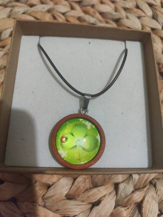 Collier en bois trèfle 