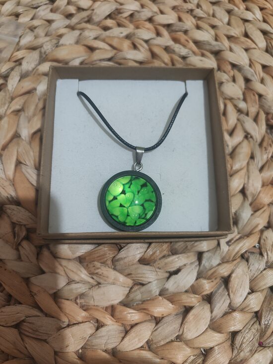 Collier en bois trèfle 